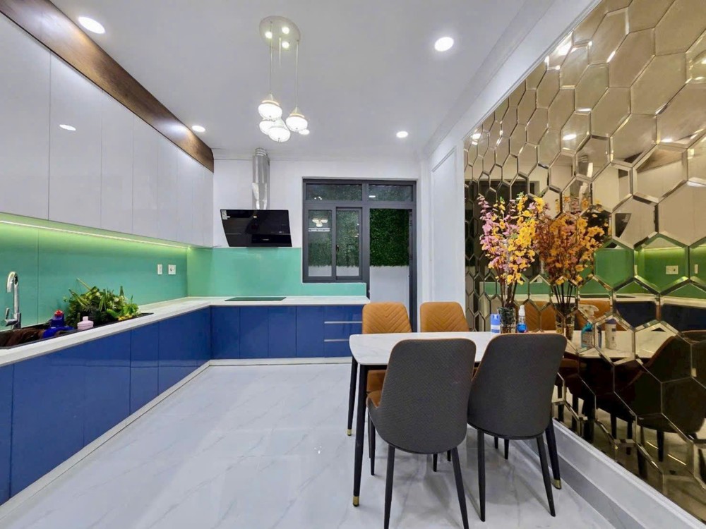 Nhà Mới Nguyễn Văn Quỳ, 3 Tầng, 4X16m, Dân Cư Đông Đúc, 7.2 Tỷ