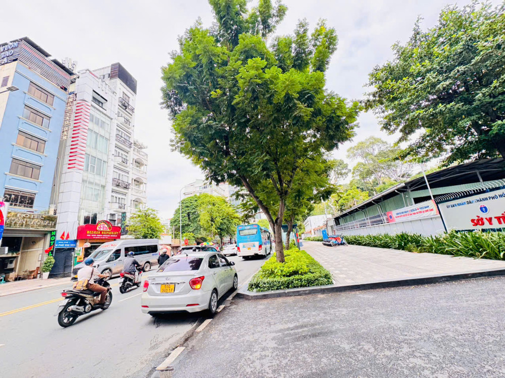 Quận 1: Chính Chủ 0938676685 Bán Nhà 4 Tầng Mặt Tiền Nguyễn Thị Minh Khai, P.bến Thành- Dt Đẹp