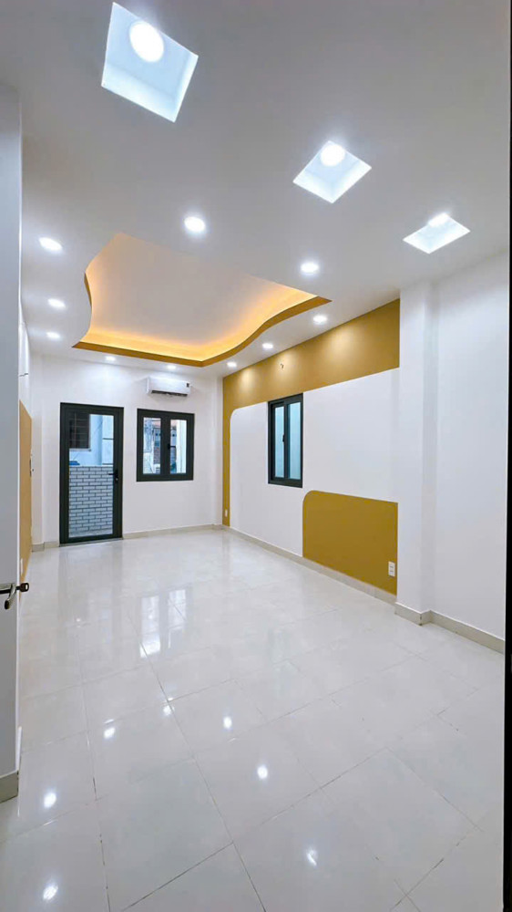 Bán Nhà Ngang 3.1 X 10.5 - 4 Tấm Có 5Đ