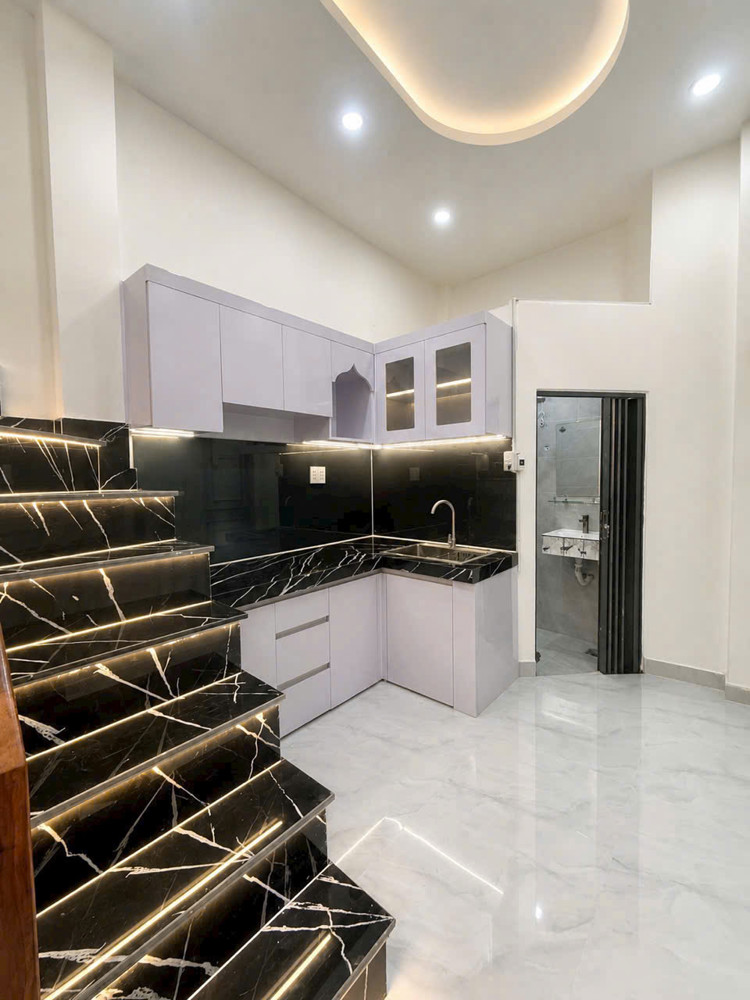 Bán Nhà Sát Mặt Tiền Xe Hơi Q4 Xây Đúc Mới 3 Tấm Có 3 Đ