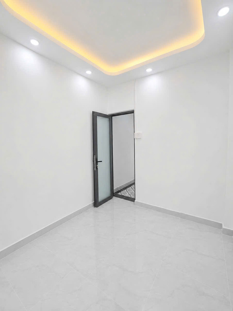 Bán Nhà Sát Mặt Tiền Xe Hơi Q4 Xây Đúc Mới 3 Tấm Có 3 Đ