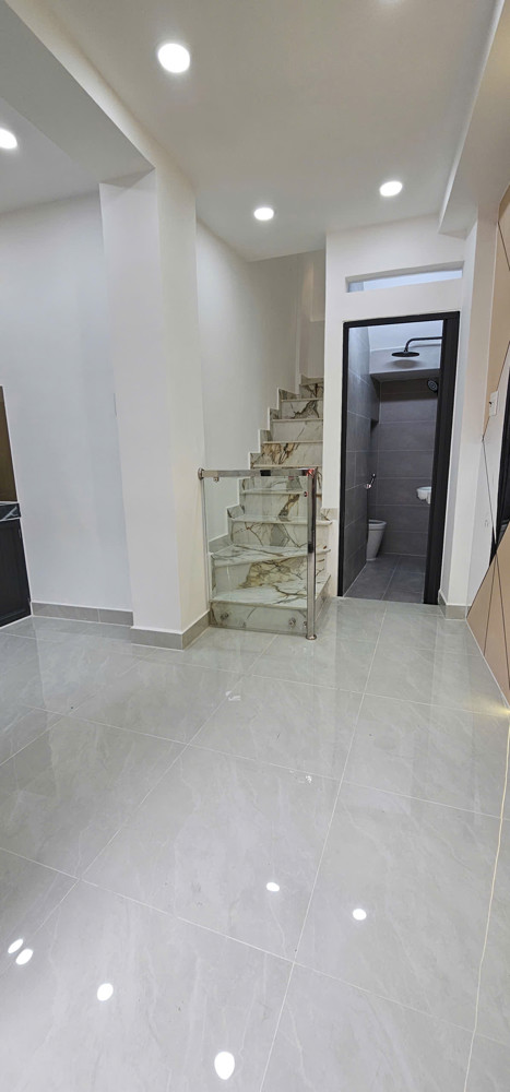 Bán Nhà Sát Mặt Tiền Q4 Ngang 3.8 Dài 5.5Đúc Bt Có 2 Tỷ