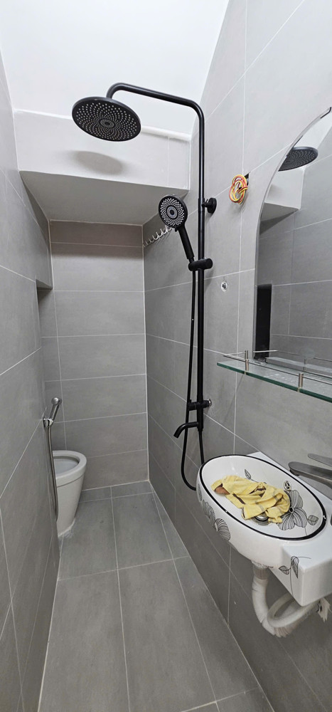 Bán Nhà Sát Mặt Tiền Q4 Ngang 3.8 Dài 5.5Đúc Bt Có 2 Tỷ