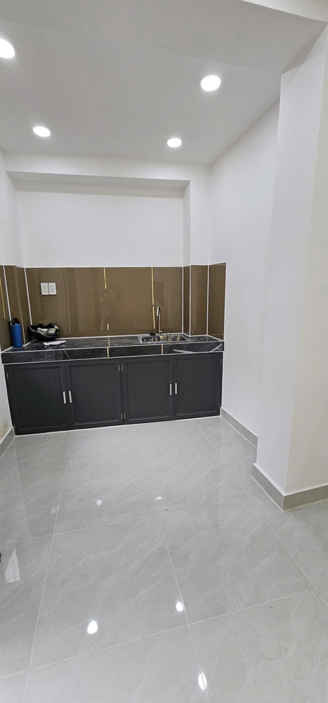 Bán Nhà Sát Mặt Tiền Q4 Ngang 3.8 Dài 5.5Đúc Bt Có 2 Tỷ