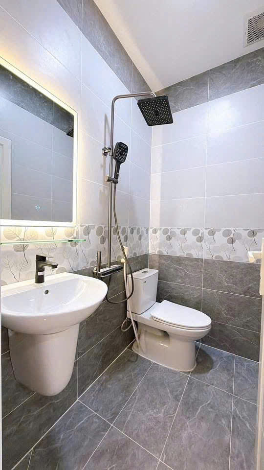 Bán Nhà 5 Tầng Mới Xây Có 4 Đ Q4