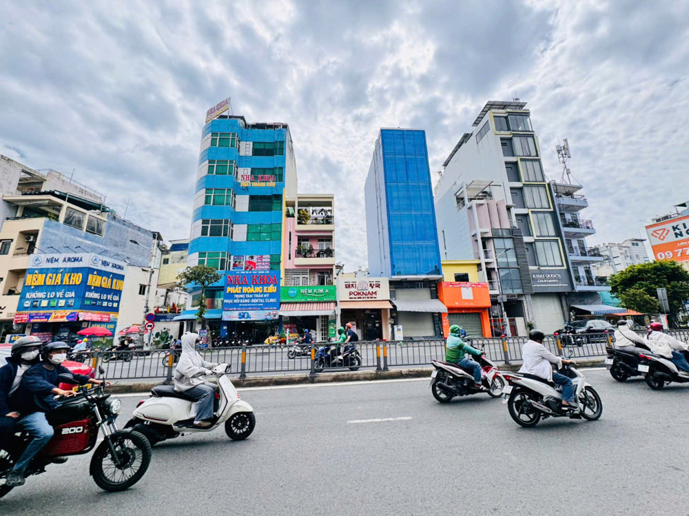 Quận 1: Chính Chủ 0938676685 Bán Tòa Nhà 6 Tầng Mặt Tiền Nguyẽn Văn Cừ Ngay Góc Trần Hưng Đạo- Dt