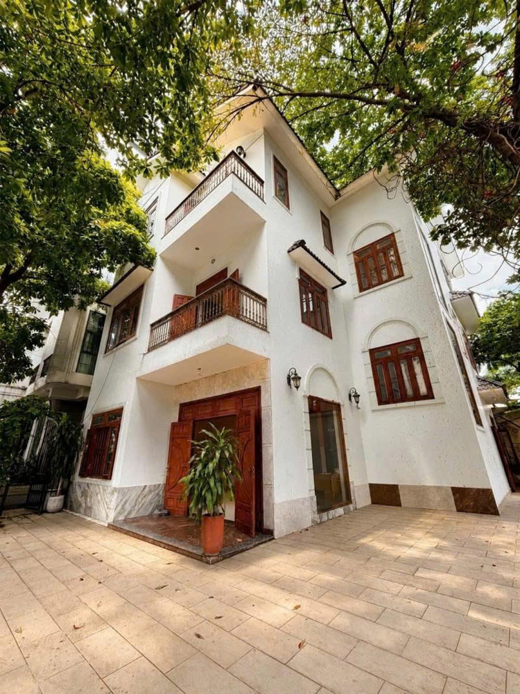Bán Nhà Biệt Thự - Mặt Tiền Sông Nhuệ - Gần Trường Sơn, 18,5X20m, 3 Tầng, 1 Chủ, 64 Tỷ