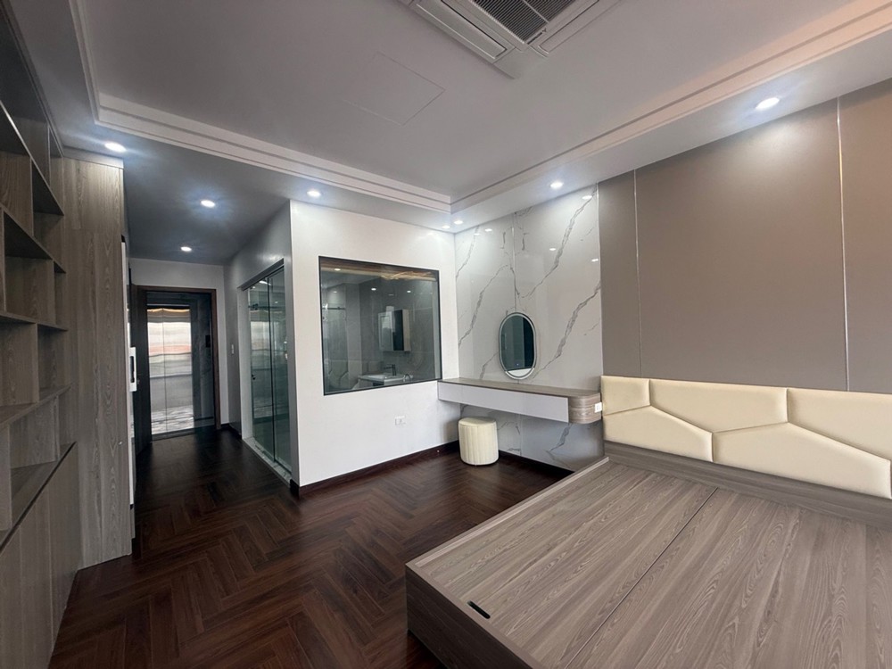 Bán Nhà Cổ Linh 60M2, 7 Tầng Thang Máy, Gara Ô Tô, Ngõ Thông 16.X Tỷ