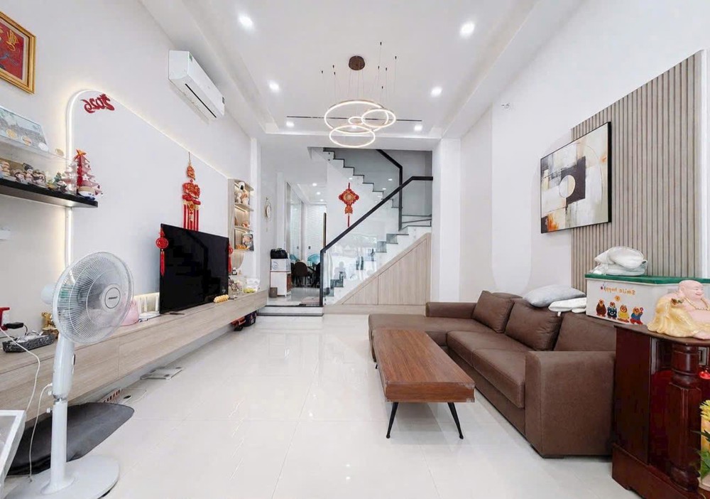 Nhà Cạnh Nguyễn Thị Thập, Siêu Thị Go, Xe Hơi Tới Nhà, Khu Dân Trí Cao