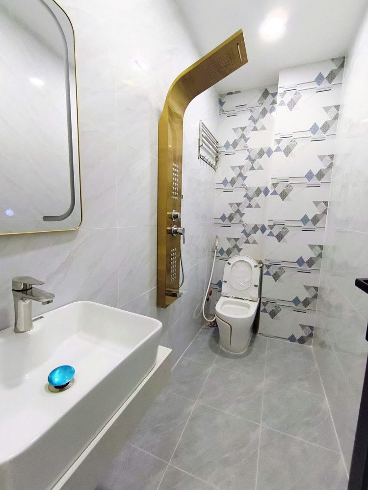 Nhà 5 Tầng Hiện Đại – Full Nội Thất Cao Cấp – Đường 8M – Bình Tân