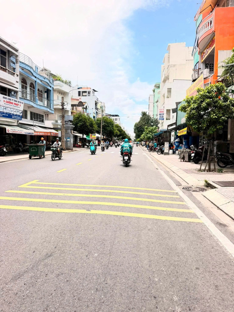 Bán Nhà Lô Góc 2 Mặt Tiền Hàn Hải Nguyên - Giao 3/2, 5,8X14m, 3 Tầng Cũ, 1 Đời Chủ, 16,5 Tỷ