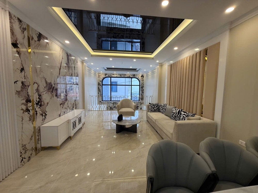 Nhà Phố Ngọc Trì – “Hàng Hiếm” 62M² × 8 Tầng, Gara 2 Ô Tô, Thang Máy – 17 Tỷ!