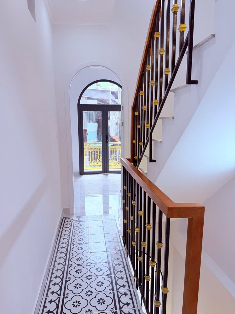 Bán Nhà Mới Sát Hẻm Mặt Tiền Xe Hơi Q4có 3 Đ