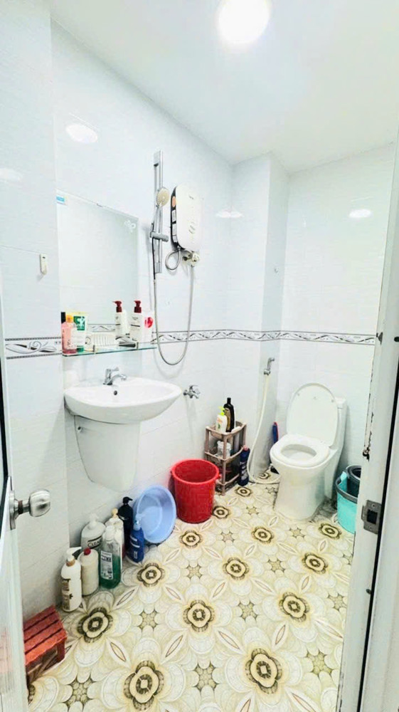 Bán Nhà Xe Hơi Tới Nhà Q4ngang 3.5 X 9 Đúc Bê Tông Có 3Đ