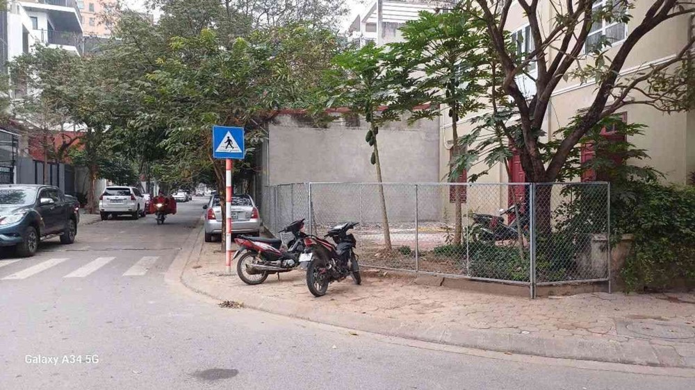 Bán Đất Việt Hưng, Long Biên 80M2- Mặt Phố, Ngã Tư Kinh Doanh- Hơn 20 Tỷ