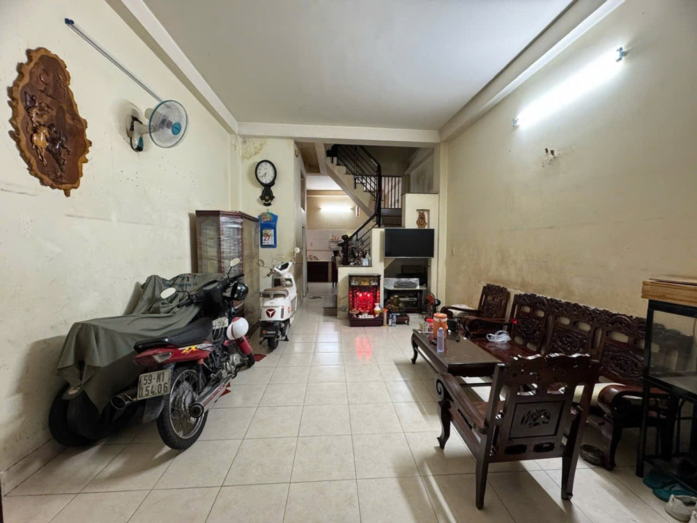 Bán Nhà Lạc Long Quân 54M2, 4 Tầng, 4 Phòng Ngủ, Hẻm Xe Hơi