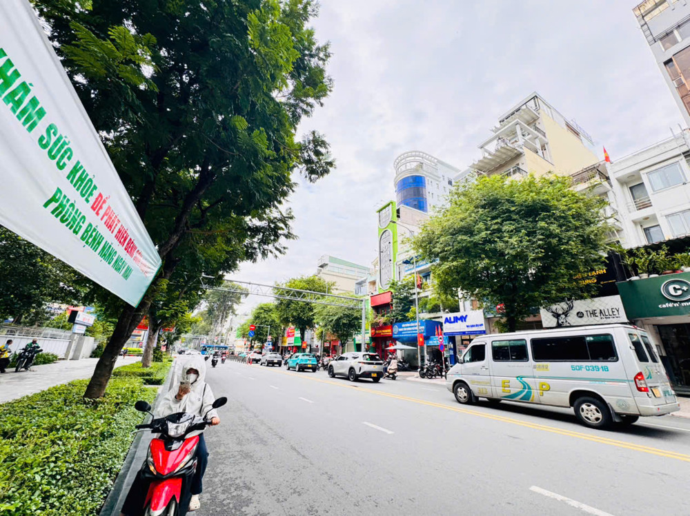Quận 1: Chính Chủ 0938676685 Bán Nhà 4 Tầng Mặt Tiền Nguyẽn Thị Minh Khai, P.bến Thành- Dt Đẹp