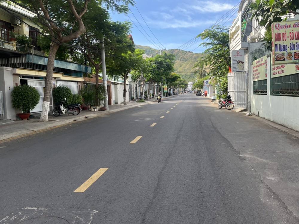 Nhà Mặt Tiền Dương Hiến Quyền, Nha Trang, 206M2 Ngang Hơn 7M Gần Biển Rất Đẹp