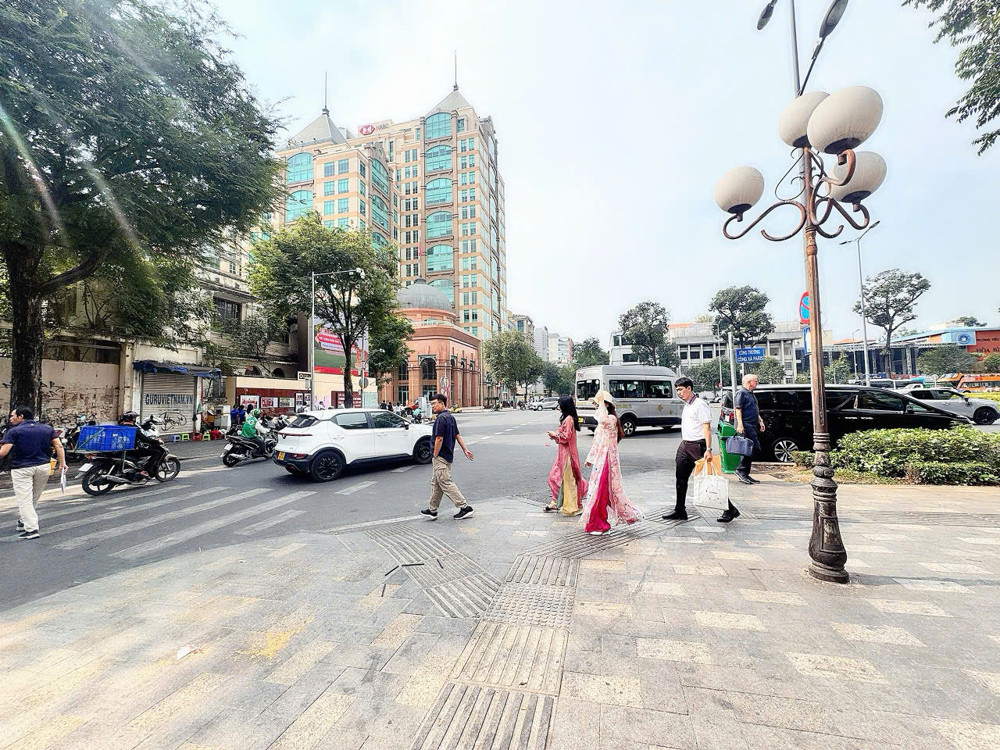 Siêu Phẩm Kim Cương - Bán Nhà 2 Tầng Mặt Tiền Kd Đ.nguyễn Du, Bên Nghé, Quận 1 - 4M*15m - Dòng Tiền