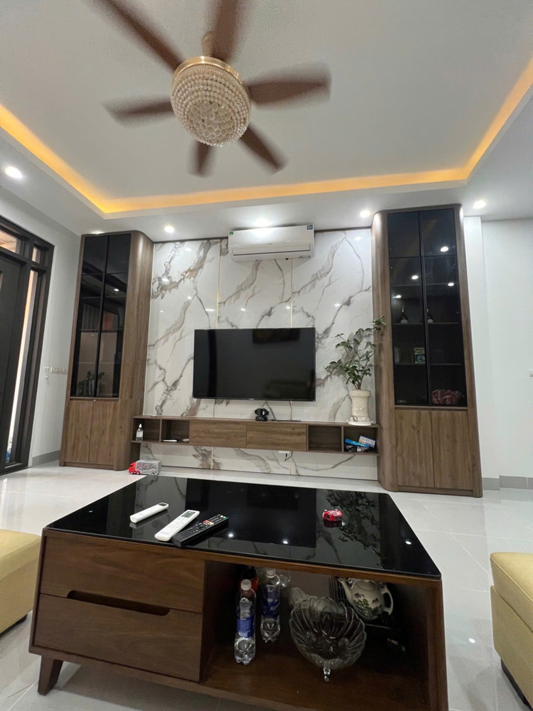 Nhà 6 Tầng Thang Máy Lô Góc Ngô Gia Tự - 95M2, 6 Ngủ, 3 Mặt Thoáng - Tiềm Năng Tăng Giá