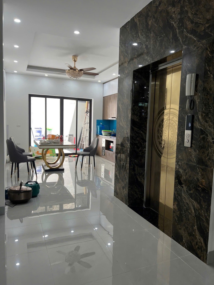 Nhà 6 Tầng Thang Máy Lô Góc Ngô Gia Tự - 95M2, 6 Ngủ, 3 Mặt Thoáng - Tiềm Năng Tăng Giá