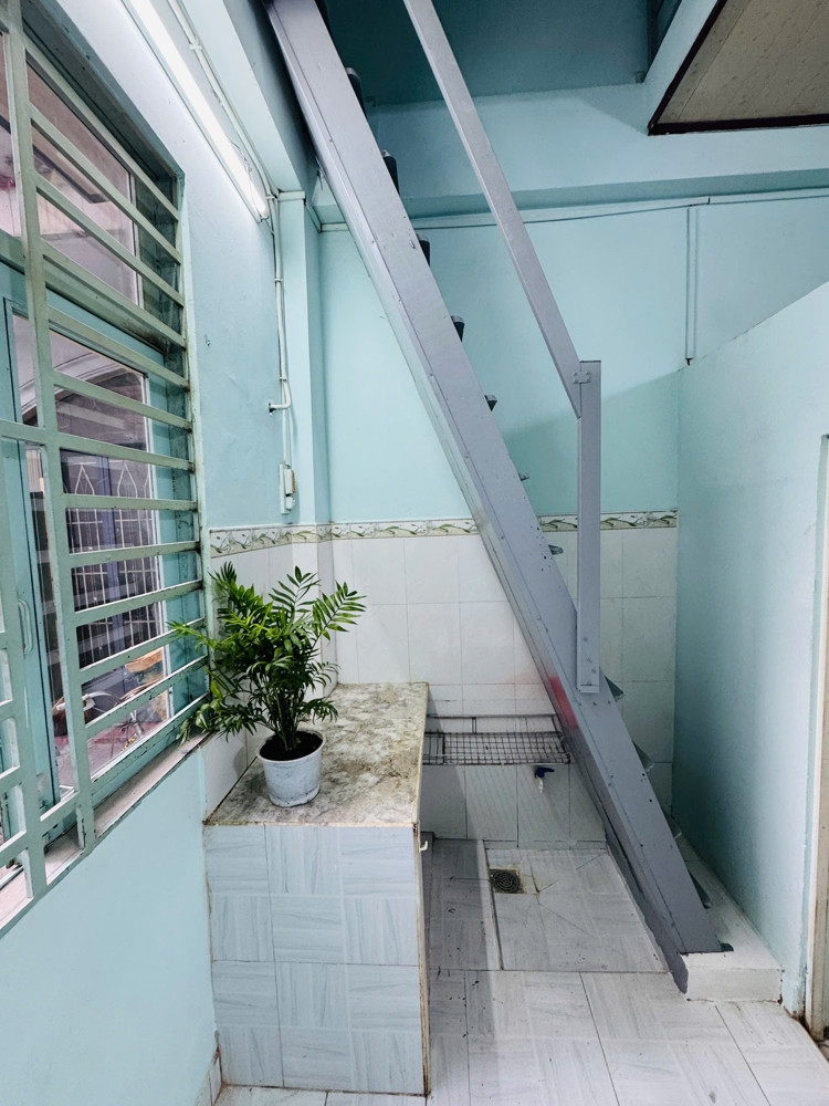 Cho Thuê Nhà 1 Trệt 1 Lầu, Giá Rẻ - Đường Âu Cơ, P.10, Q.tân Bình