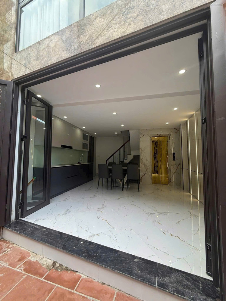 Cho Thuê Nhà Nguyên Căn Trương Định 6 Tầng Thang Máy 3Pn 18 Triệu/tháng