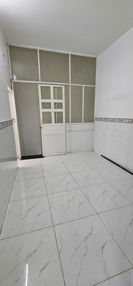 Bán Nhà Mới Ngang 3 Dài 9 Nở Ngang 5M Đúc Bt Cỏ 3 Đq4 Sát Mặt Tiền