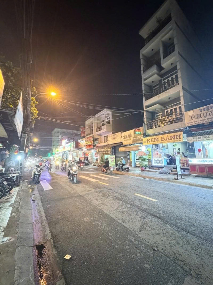 Bán Nhà Măt Tiền Văn Cao - Gầntân Hương, Nối Bình Long, 4X15m, 2 Tầng, Chỉ 10,6 Tỷ