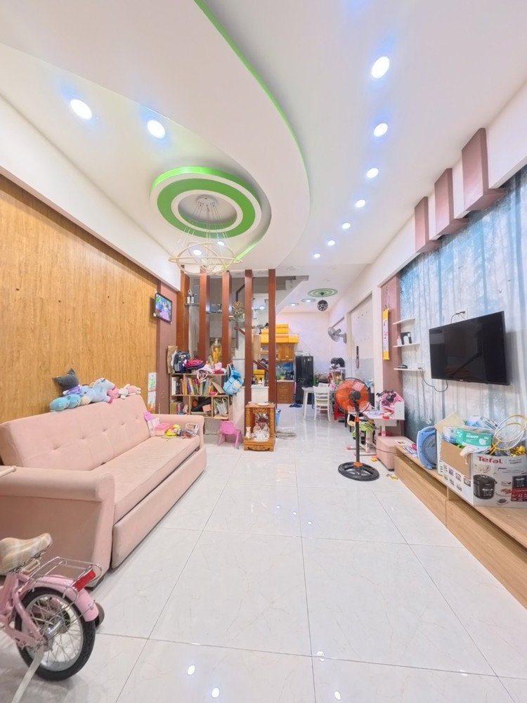 Ngay Chợ Lê Văn Quới - 4X9m - 2 Tầng Đúc Thật - Nhà Còn Mới Đẹp Ở Ngay - Vài Bước Chân Ra Chợ Sầm