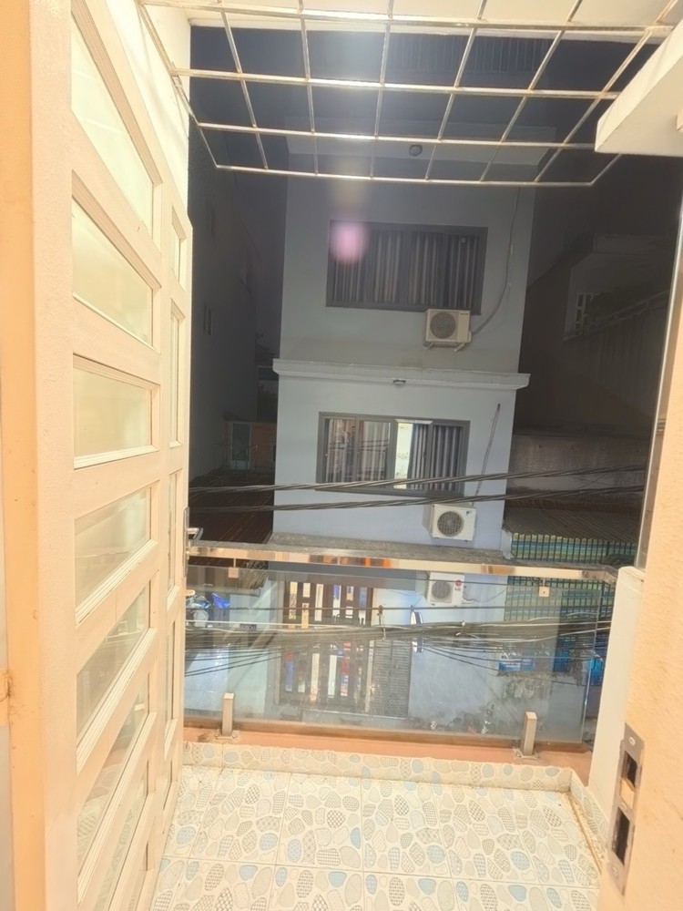 Ngay Chợ Lê Văn Quới - 4X9m - 2 Tầng Đúc Thật - Nhà Còn Mới Đẹp Ở Ngay - Vài Bước Chân Ra Chợ Sầm