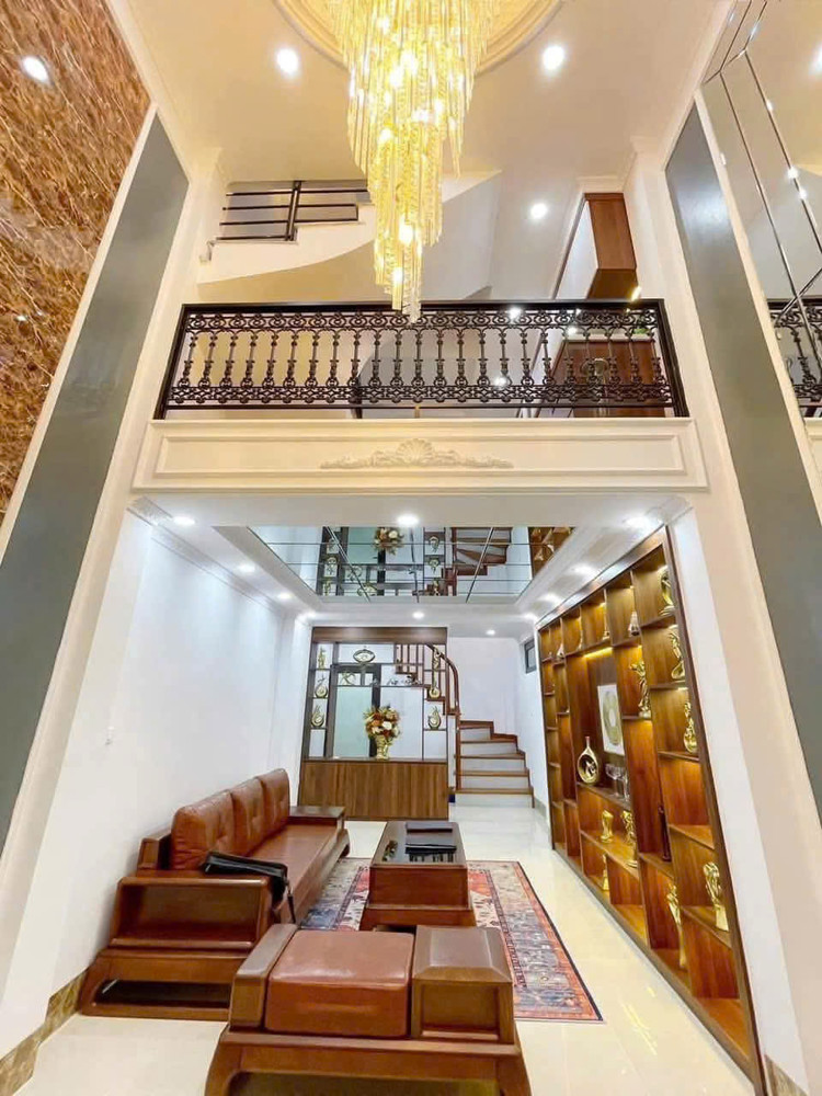 Cho Thuê Nhà Giáp Nhất – Thanh Xuân Hàng Xóm Royal City 40M² × 5 Tầng 5Pn Full Đồ