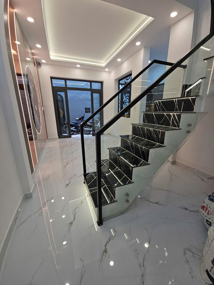 Sát Mặt Tiền Vĩnh Khánh Tôn Đản Q4nhỉnh 4 Tỷ Ngang 4 .1 M Dài 13 Đúc Xây Mới