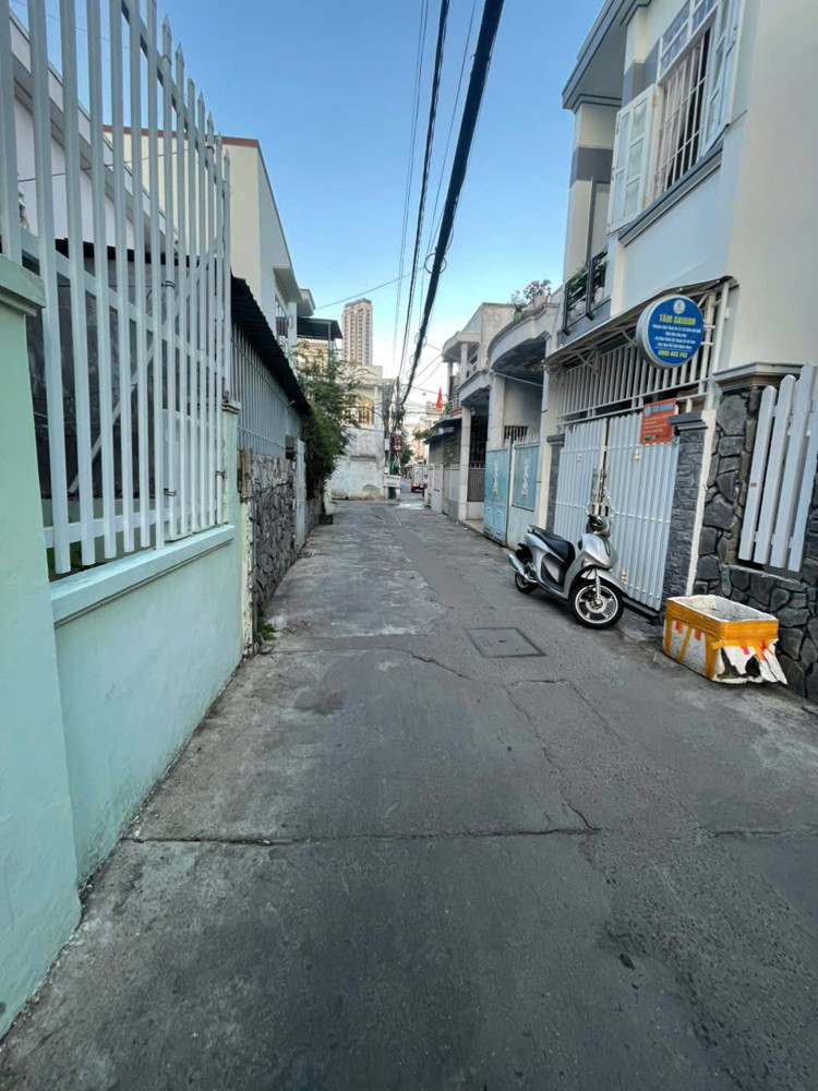 Bán Nhà Hẻm Đường Nguyễn Biểu Nha Trang, Nhà Có Chiều Ngang Hơn 6M Rất Đẹp