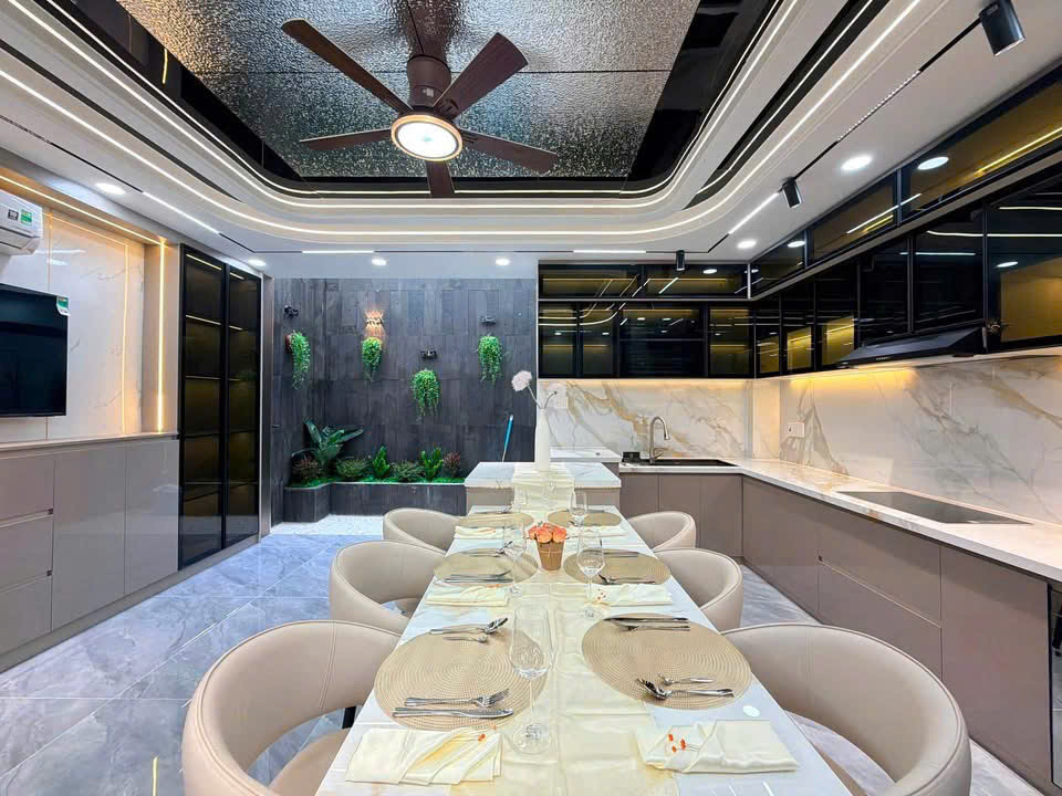 Siêu Phẩm Tch18 – Chỉ 100M Ra Đh Giao Thông Vận Tải – Có Thang Máy Hiện Đại