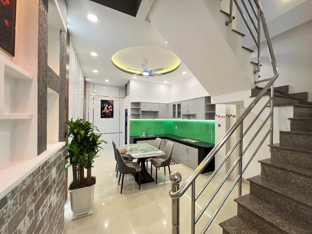 Bán Nhà Mới – Đón Vận May – 3 Tầng Khang Trang Tạ Quang Bửu Q8