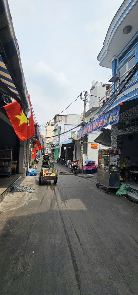 Sát Mặt Tiền Xe Hơi Vf5 Q4 Nhà Mới Xây Ngang 5 Dài 6.9 M Có 3 Đ