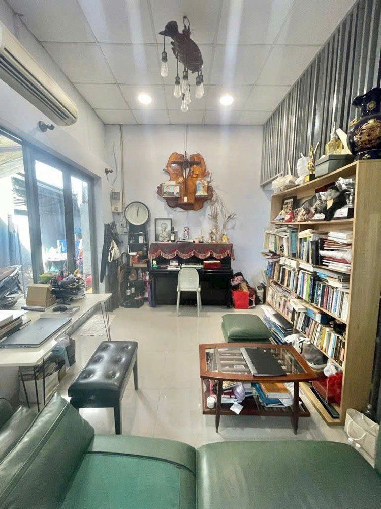 Bán Nhà Ngang 6.5 M X 8.9 M Hẻm Rộng Có 4 Đ Trung Tâm Q4