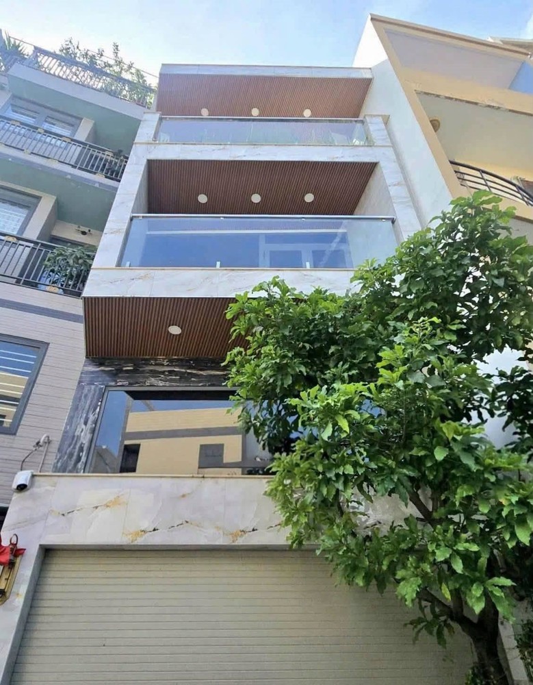 Xe Hơi Ngủ Trong Nhà – Lê Quang Định - Bình Thạnh