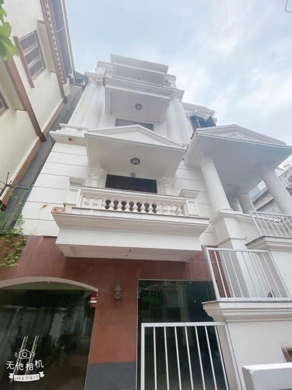 Biệt Thự Vip Trung Kính – 314M² – Mt 13M – Biệt Thự Mặt Phố – Vừa Ở Vừa Kinh Doanh – 125 Tỷ