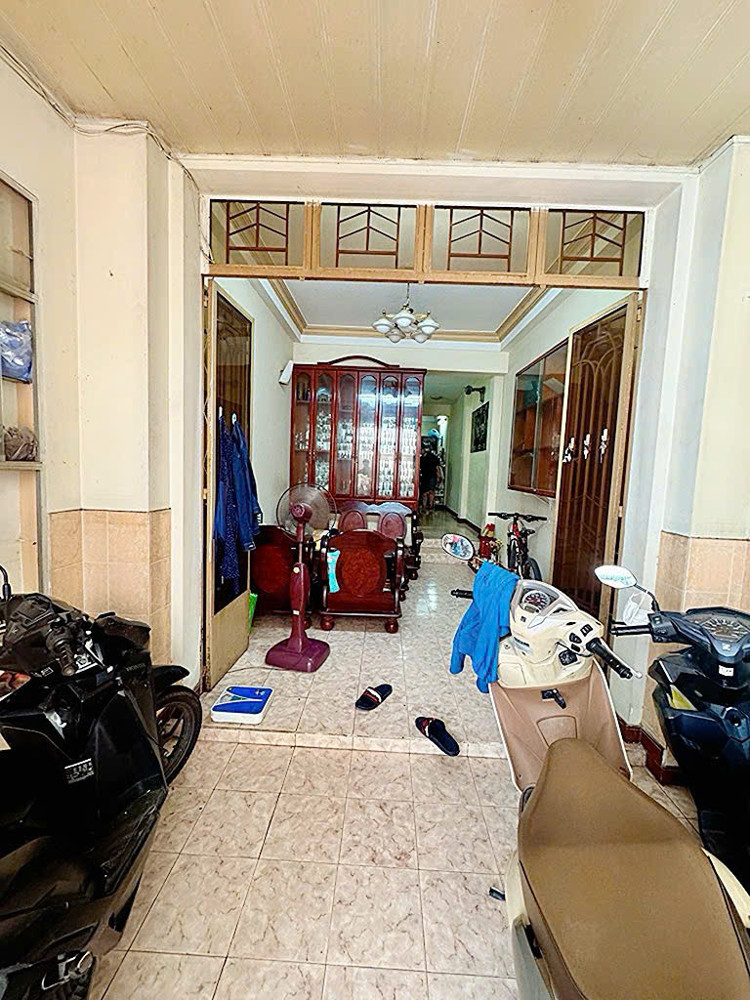 Bán Nhà 4 Tầng Hxh Đ.lê Thánh Tôn, Quận 1- Dt 64M2 Full Thổ Cư- Chỉ 19T- View Trực Diện Chợ Bến