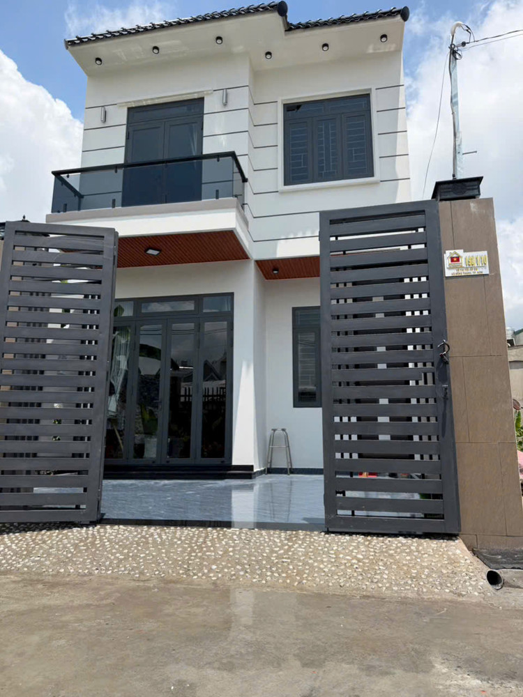 Giảm Giá Còn 5.9 Tỷ – Nhà Đẹp Mái Ngói, Full Nội Thất, Xe Hơi Trong Nhà
