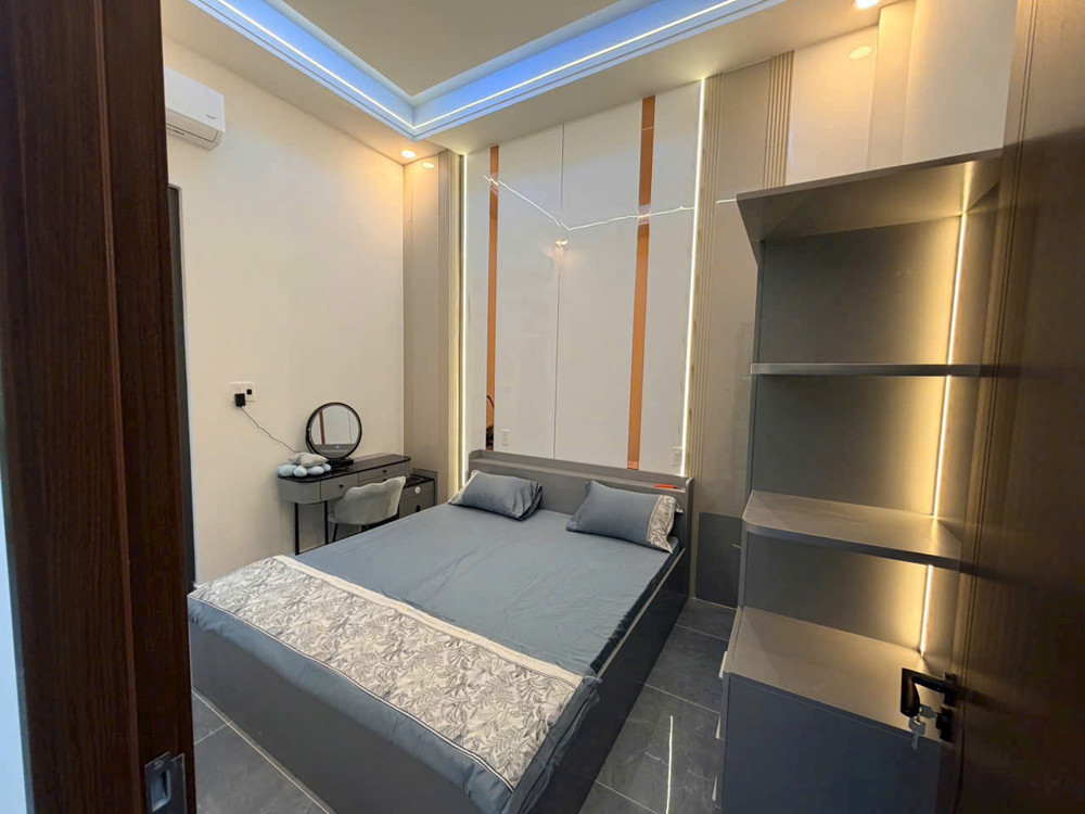 Giảm Giá Còn 5.9 Tỷ – Nhà Đẹp Mái Ngói, Full Nội Thất, Xe Hơi Trong Nhà