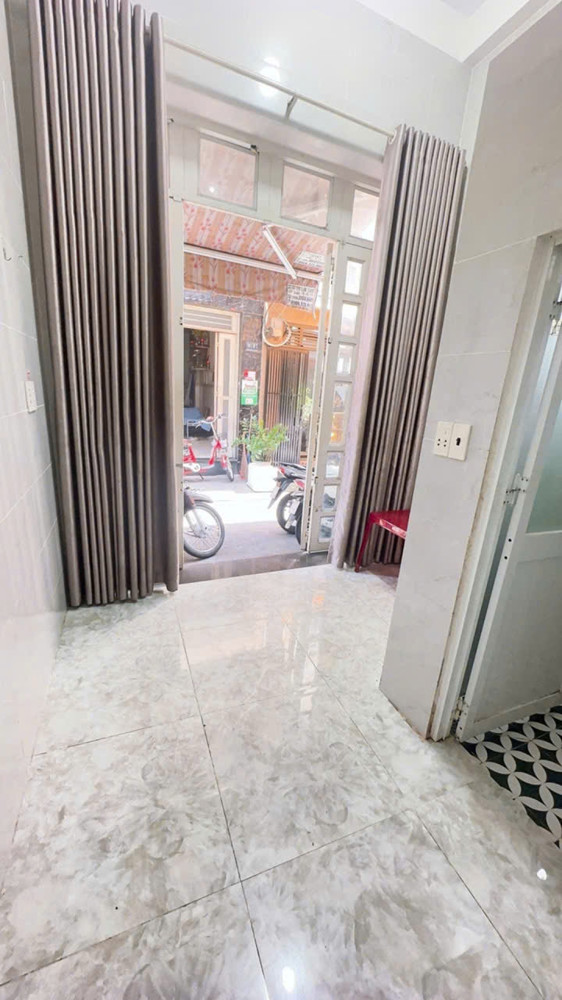 Bán Nhà Đẹp Hơn 1.5 Tỷ - 3 Tầng Sát Mặt Tiền Q4 Vĩnh Khánh Cạnh Q1