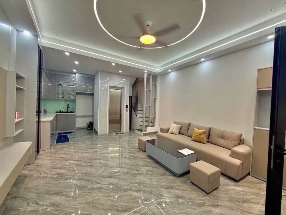 Bán Nhà Đại Từ, Hn, Dt 40 M2, 5 Tầng, Mt 4. 5M, Giá Bán 12.5 Tỷ Mô Tả: Nhà Chắc Chắn, Thang Máy
