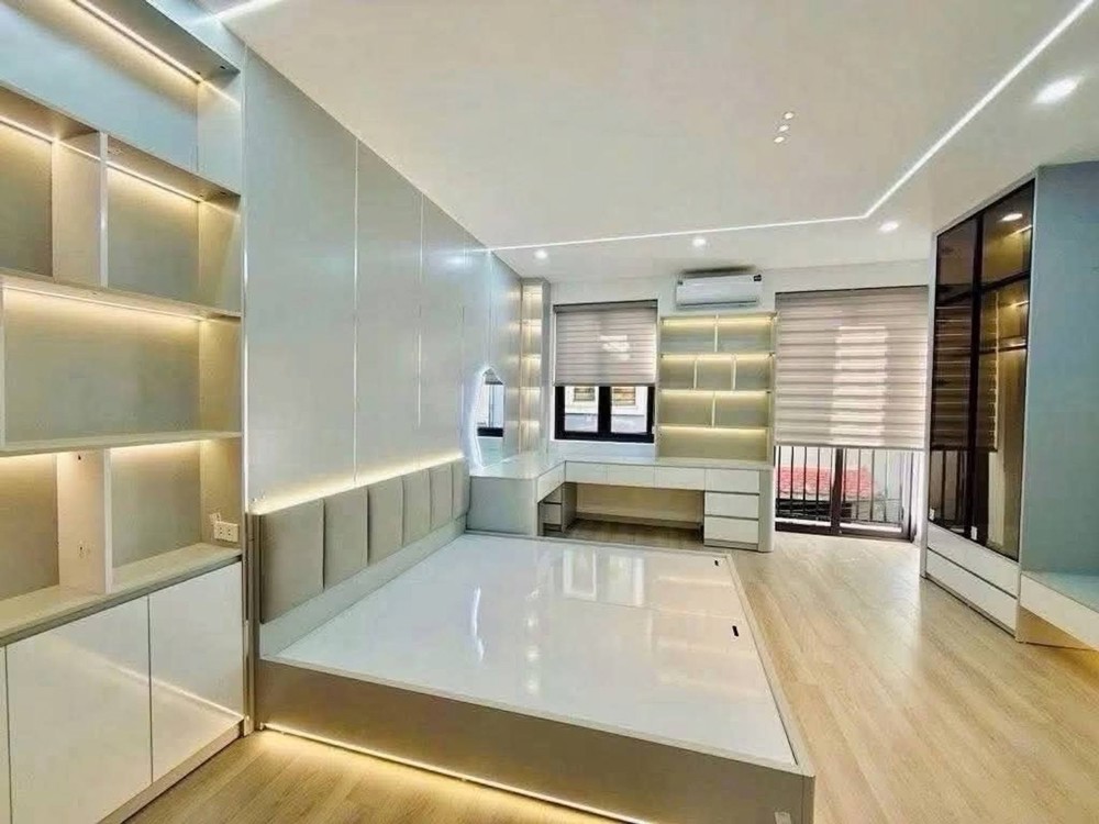 Bán Nhà Đại Từ, Hn, Dt 40 M2, 5 Tầng, Mt 4. 5M, Giá Bán 12.5 Tỷ Mô Tả: Nhà Chắc Chắn, Thang Máy