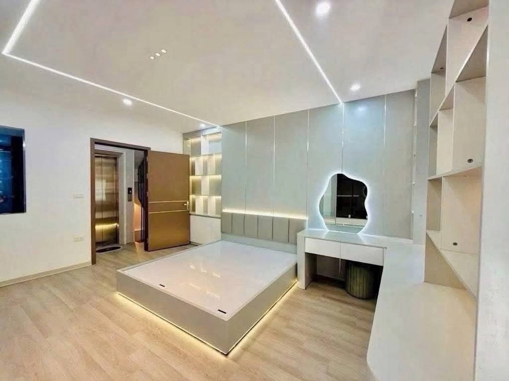 Bán Nhà Đại Từ, Hn, Dt 40 M2, 5 Tầng, Mt 4. 5M, Giá Bán 12.5 Tỷ Mô Tả: Nhà Chắc Chắn, Thang Máy