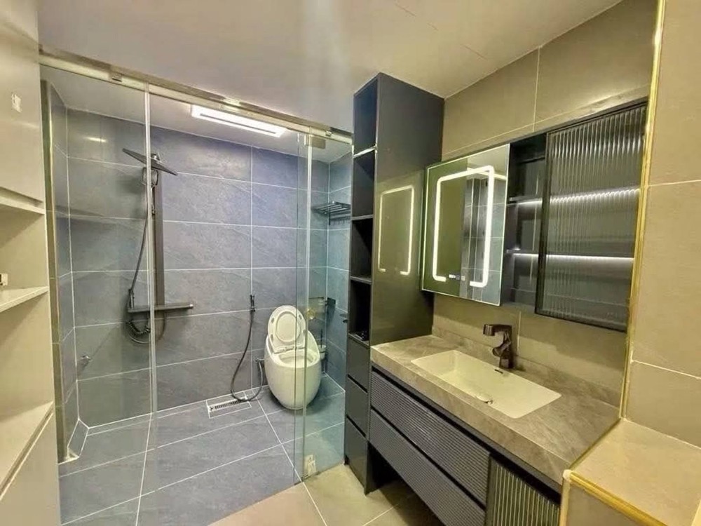 Bán Nhà Đại Từ, Hn, Dt 40 M2, 5 Tầng, Mt 4. 5M, Giá Bán 12.5 Tỷ Mô Tả: Nhà Chắc Chắn, Thang Máy