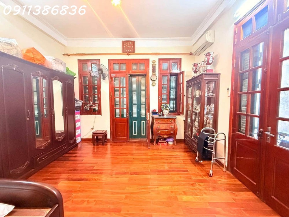 Gara Ô Tô, Nhà Đẹp Nguyễn Khang 71M 5T, Thoáng Tứ Phía, Dân Trí Tuyệt Vời, 31.8 Tỷ