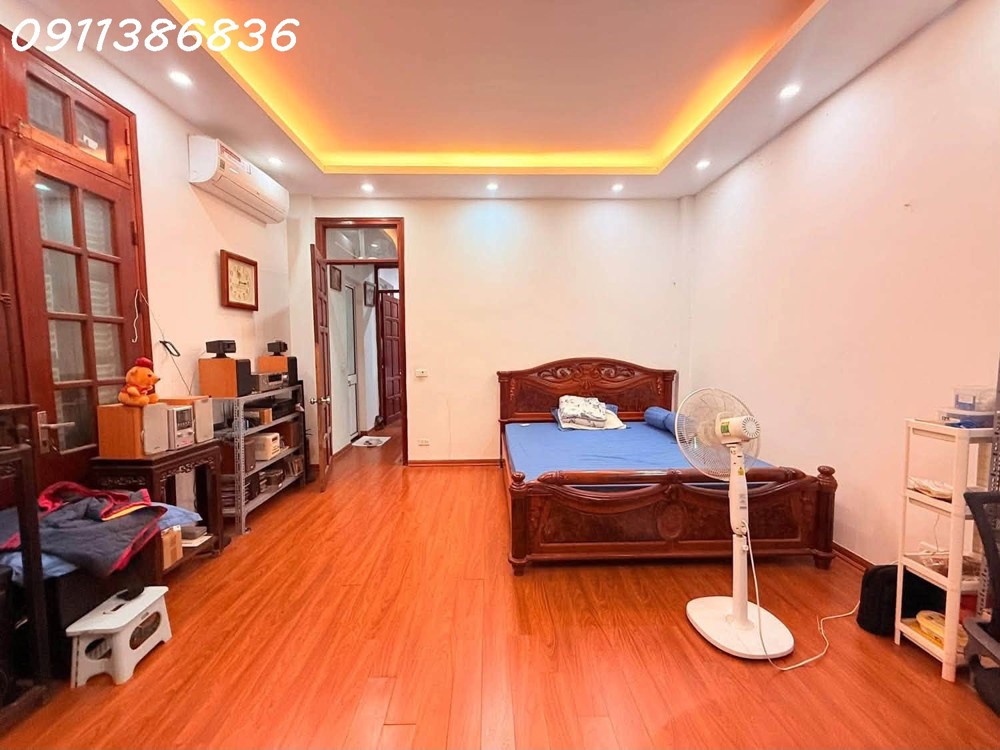Gara Ô Tô, Nhà Đẹp Nguyễn Khang 71M 5T, Thoáng Tứ Phía, Dân Trí Tuyệt Vời, 31.8 Tỷ